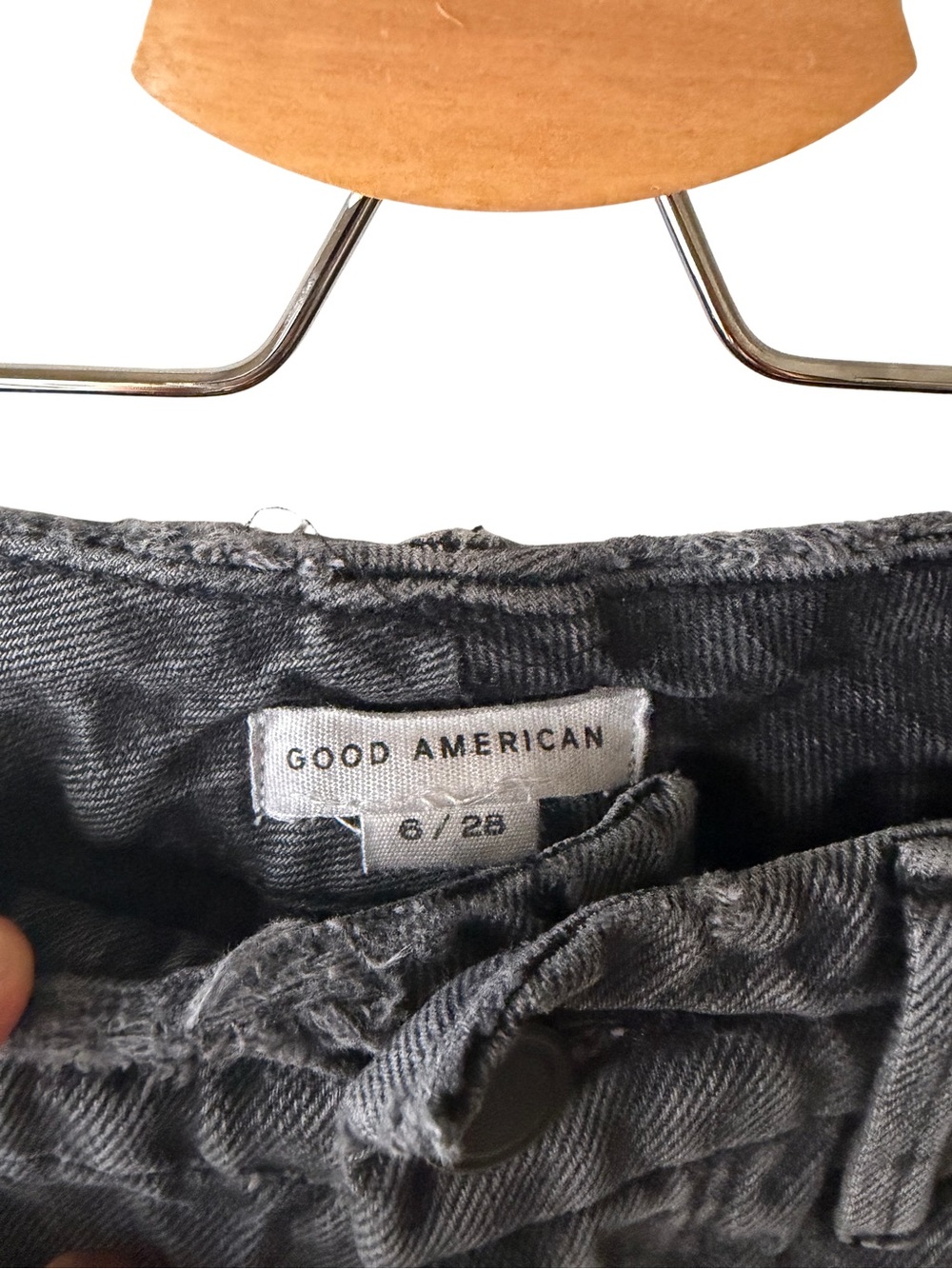 Good American Good 90s Straight Leg Jeans in Washed Black with Knee Rip 6/28 - Picture 3 of 5